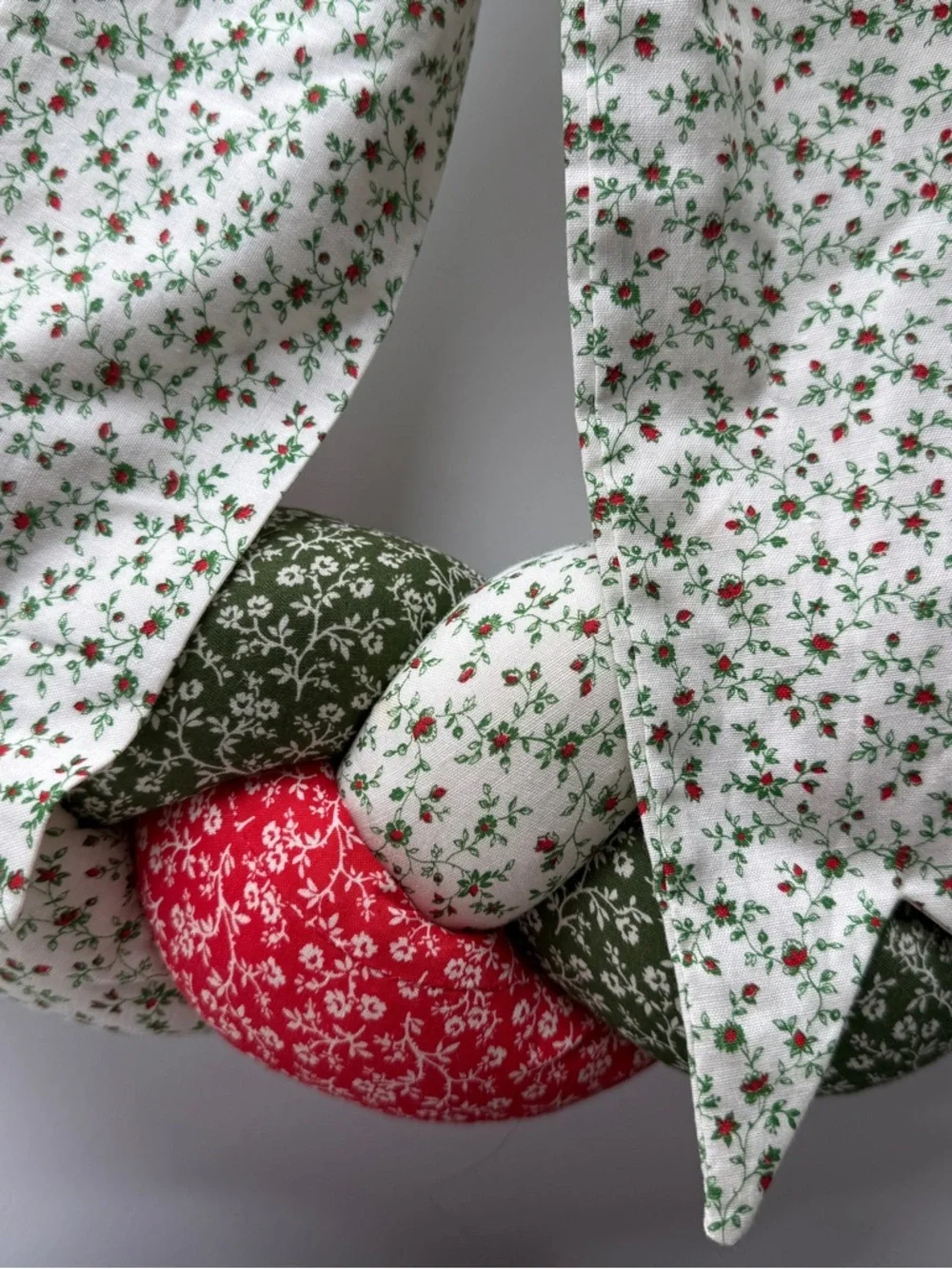 Vintage 80s Braided Fabric Christmas Wreath - Large 18” Calico Cottagecore
